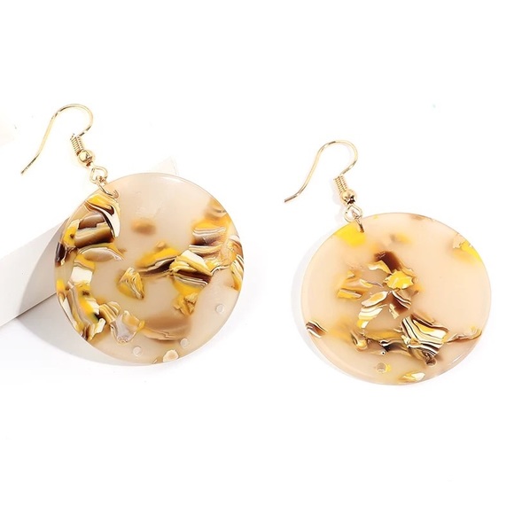 Gold/Yellow Fleck acrylic round dangle earrings - Picture 4 of 4